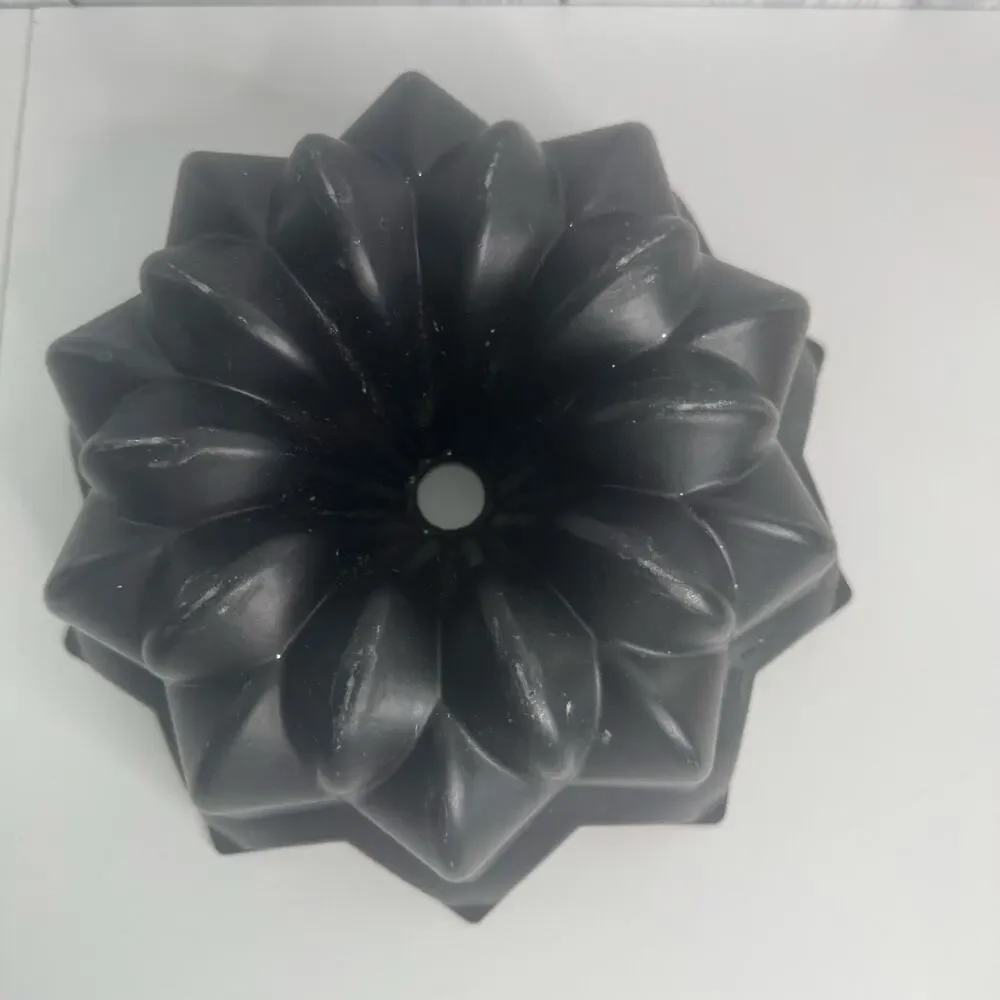 Nordic Ware STAR Bundt Cake Pan Heavy Cast Aluminum USA